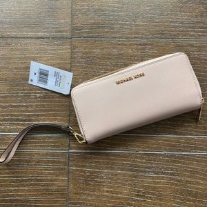 Brand New Michael Kors Continental Wristlet